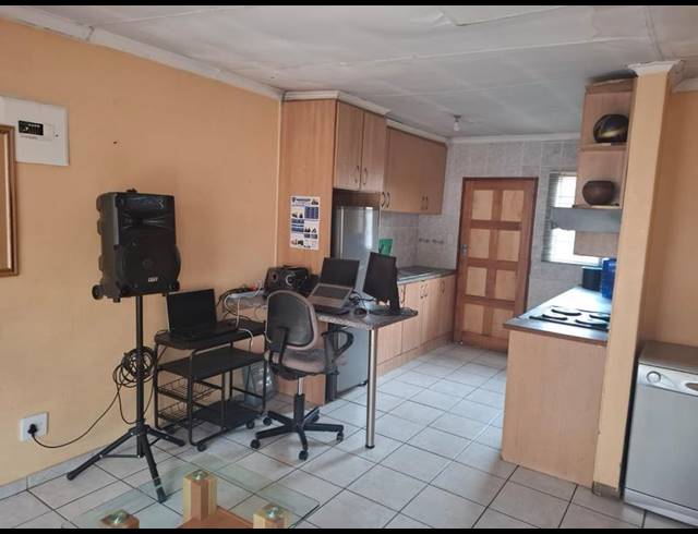 4 BEDROOM HOUSE FOR SALE IN CLAYVILLE